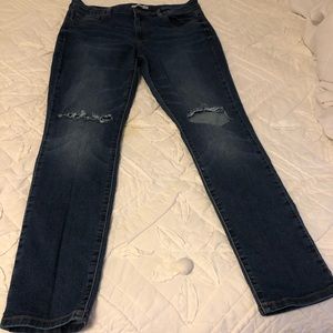 Refuge Distressed Jeans